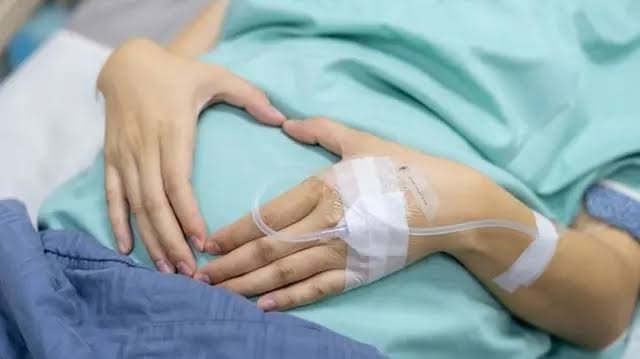 غیر حاملہ خاتون کا سی سیکشن، میڈیکل رپورٹ میں زندہ بچے کی پیدائش کا اندراج