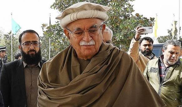 سیاسی قیادت کو متحد ہونا ہوگا، بات چیت سے مسائل کا حل نکالنا ہے، محمود خان اچکزئی