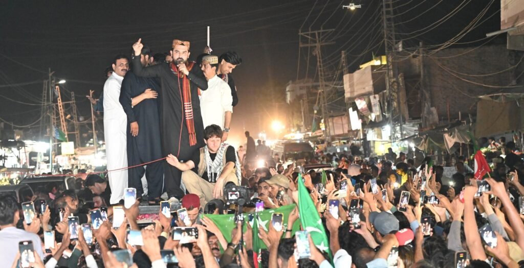 وزیراعلیٰ خیبرپختونخوا کا دورہ سندھ پی ٹی آئی کے 27 ستمبر کے لانگ مارچ کی تیاریوں پر سوالات