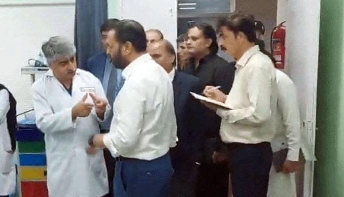 وزیرصحت پمز کے دورے پر پرائیویٹ رومز کی حالت دیکھ کر برہم