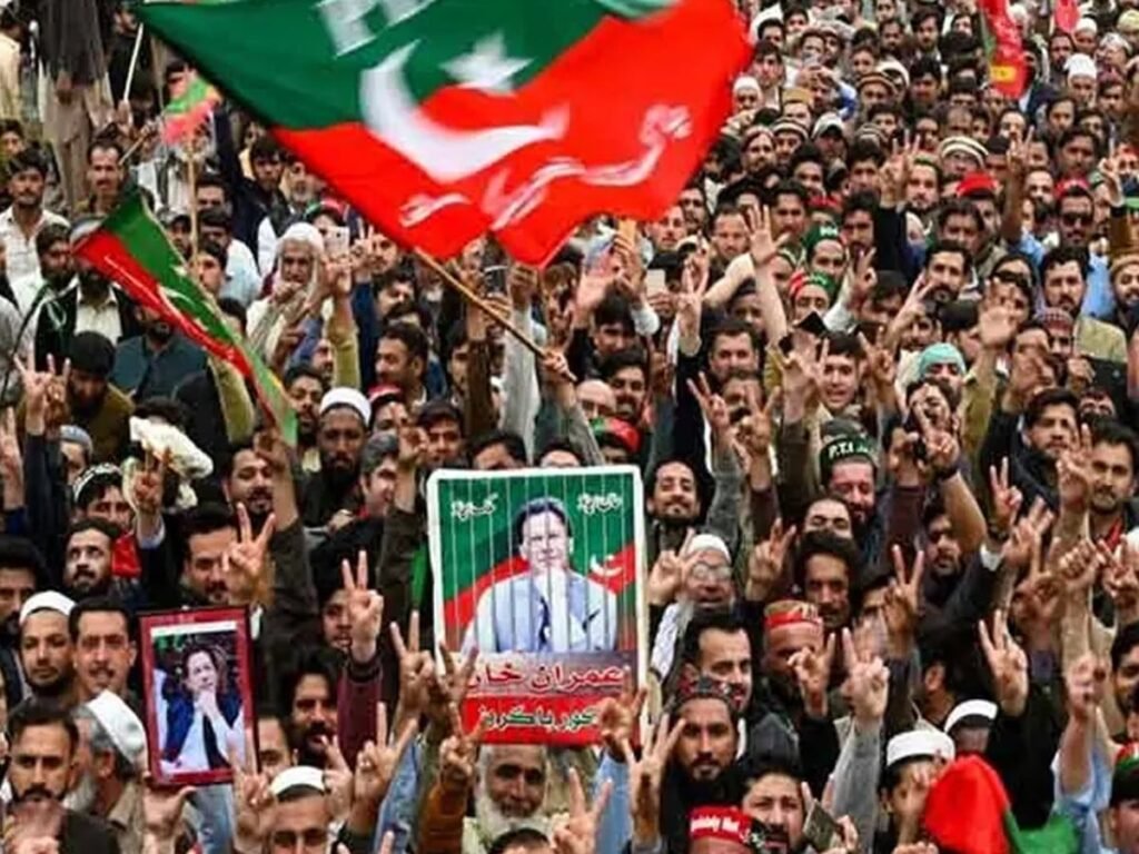 پی ٹی آئی کا 4 اکتوبر کو لانگ مارچ کا حتمی فیصلہ، ارکان اسمبلی کو اہم ہدایات جاری