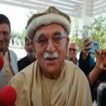 پی ٹی آئی کی لانگ مارچ ملتوی کرنے کی تجویز، اچکزئی کا صاف انکار