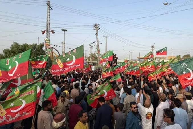 27 ستمبر لانگ مارچ ، پی ٹی آئی کے سرگرم 31 کارکنان نظر بند