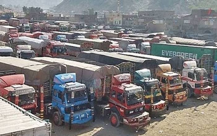 پیٹرول کی بڑھتی قیمت، گڈز ٹرانسپورٹرز نے کرائے 7 فیصد بڑھانے کا اعلان کردیا