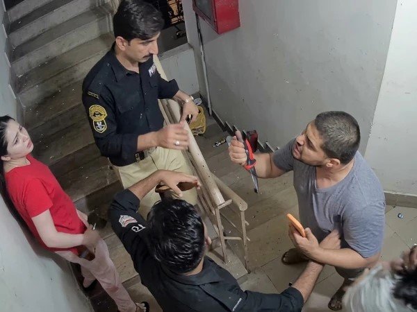 ڈیفنس تشدد کیس، متاثرہ بہن بھائی کو گرفتار کرکے 4 روز جیل میں رکھنے کا انکشاف