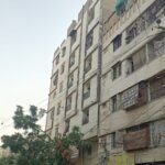 سندھ بلڈنگ، بوسیدہ عمارتوں کی چھتوں پر غیر قانونی تعمیرات