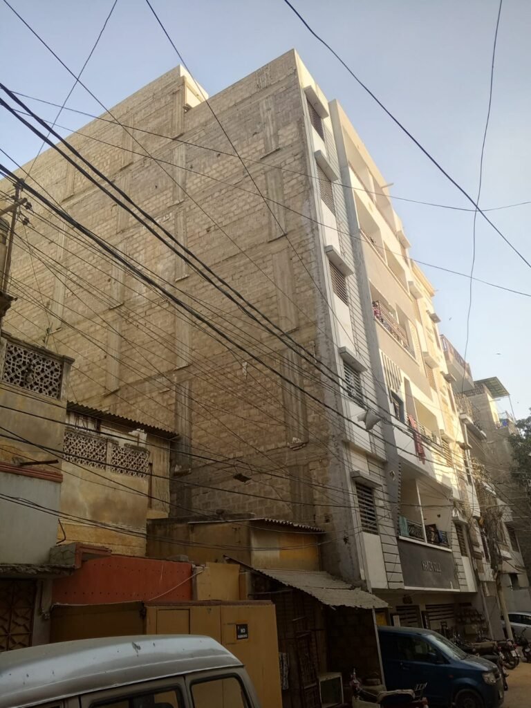 سندھ بلڈنگ، وسطی میں نمائشی انہدام کا ڈراما، ازسرِنو تعمیر نے بھانڈا پھوڑ دیا