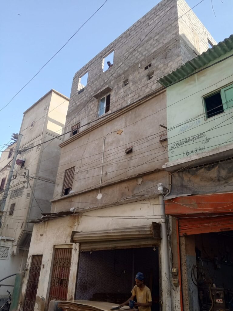 سندھ بلڈنگ، منظور شدہ نقشوں سے انحراف، تعمیرات کی نگرانی پر سوال