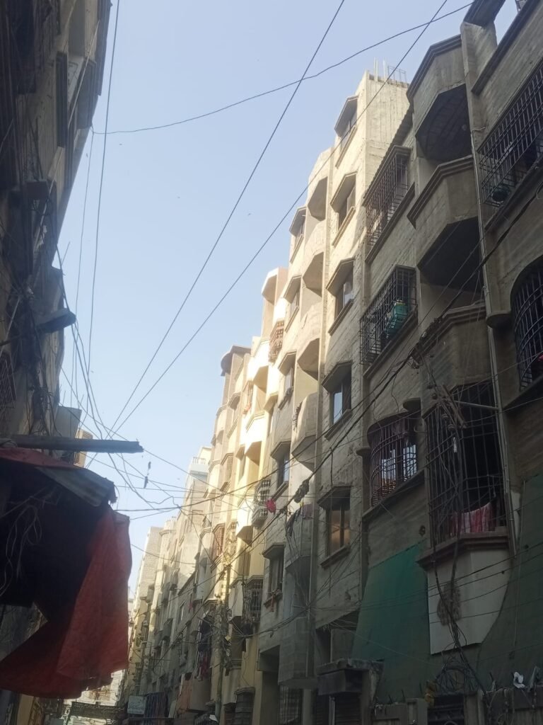 سندھ بلڈنگ، تعمیراتی لاقانونیت پر علاقہ مکین پریشان، کارروائی کامطالبہ
