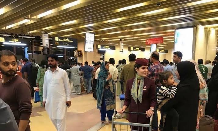 تین سال میں 18 لاکھ 71 ہزار سے زائد پاکستانی بیرون ملک چلے گئے