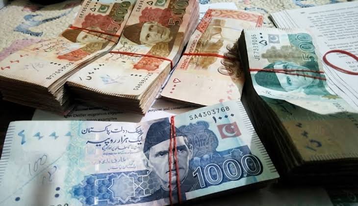 سرکاری قرضوں میں 10 سال کے دوران 340 فیصد اضافہ