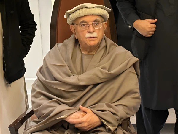 محمود اچکزئی وزیر اعظم ہاؤس میں مذاکرات پر آمادہ