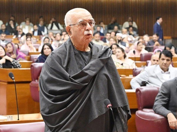 ملک ایسے نہیں چل سکتا، آپ فرعون سے زیادہ طاقتور نہیں وہ بھی ہار گیا تھا، محمود اچکزئی