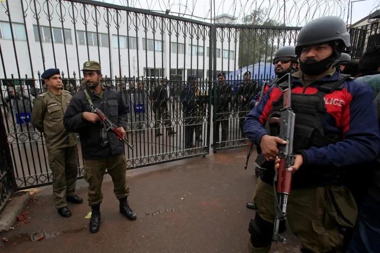 پاکستان میں مشکوک پولیس مقابلوں، ریاستی طاقت، عوامی اشتعال اور سیاسی مقبولیت کی نئی معیشت